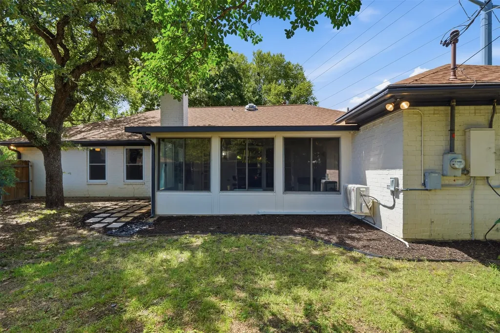 700 Highland Crest Drive Hurst TX 76054