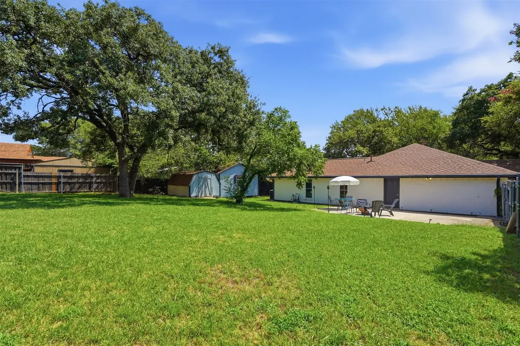 700 Highland Crest Drive Hurst TX 76054