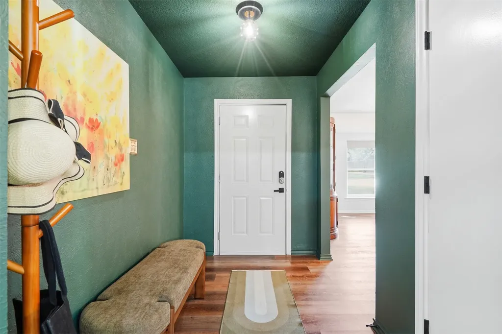 700 Highland Crest Drive Hurst TX 76054
