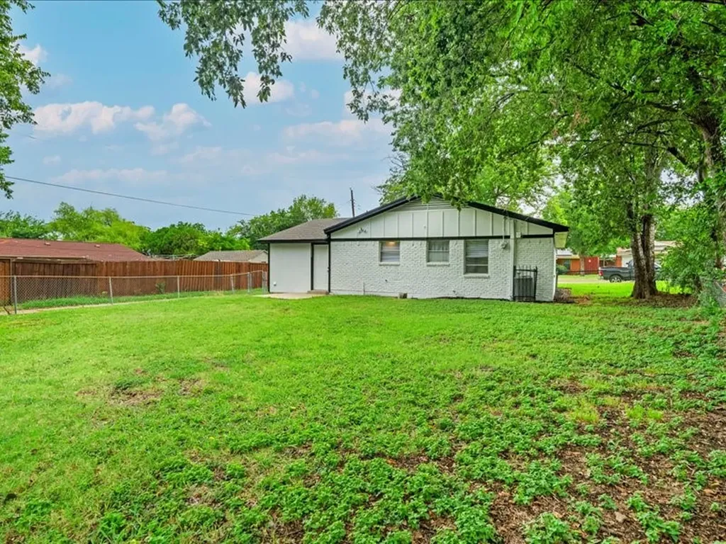 2632 Emerald Drive Mesquite TX 75150