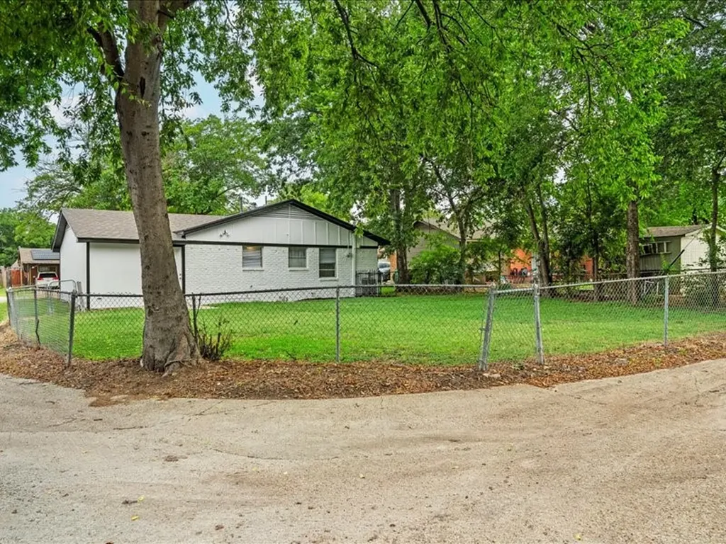 2632 Emerald Drive Mesquite TX 75150