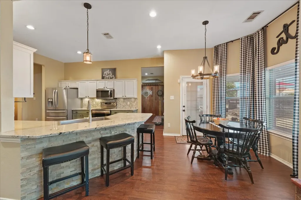 112 Springfield Lane Red Oak TX 75165
