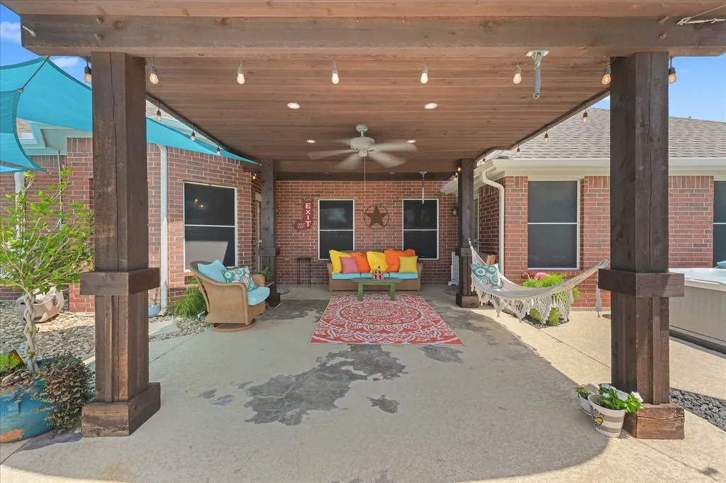112 Springfield Lane Red Oak TX 75165