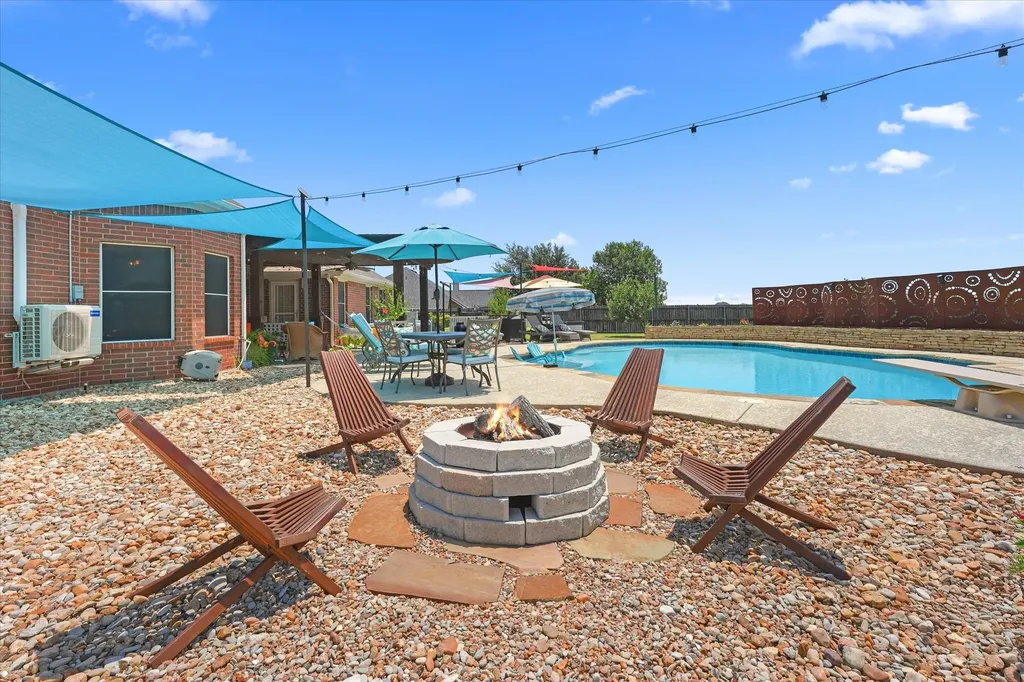 112 Springfield Lane Red Oak TX 75165