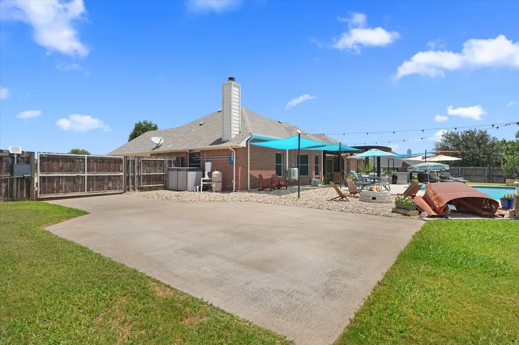 112 Springfield Lane Red Oak TX 75165