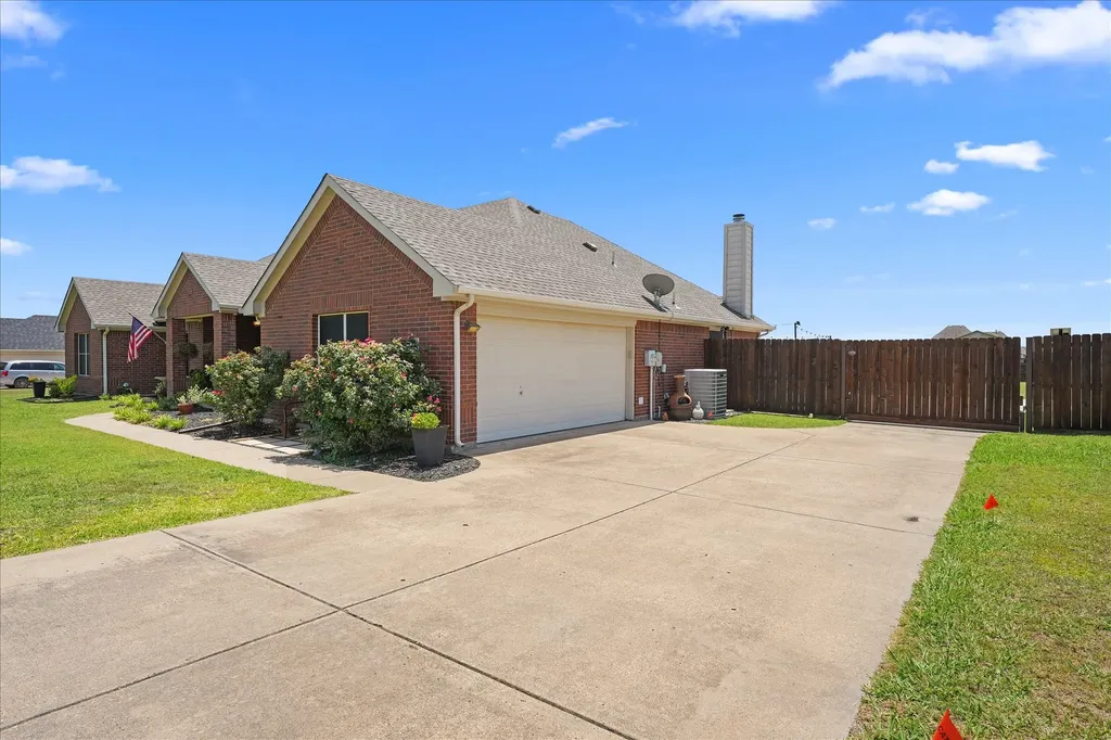 112 Springfield Lane Red Oak TX 75165