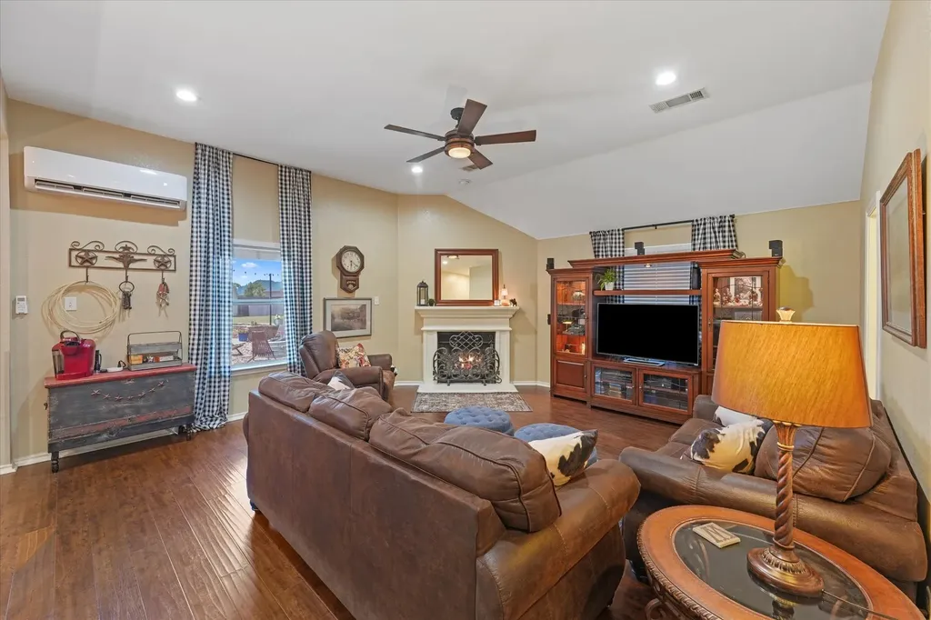 112 Springfield Lane Red Oak TX 75165