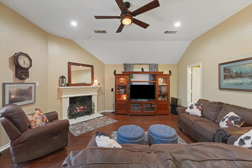 112 Springfield Lane Red Oak TX 75165
