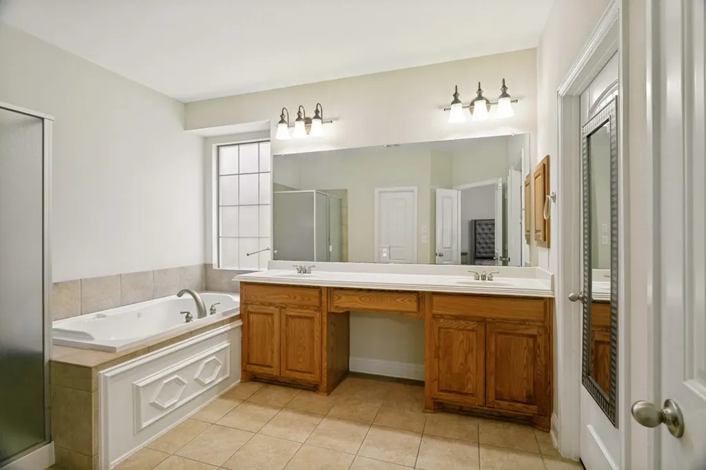 412 S Hampton Court Lewisville TX 75056