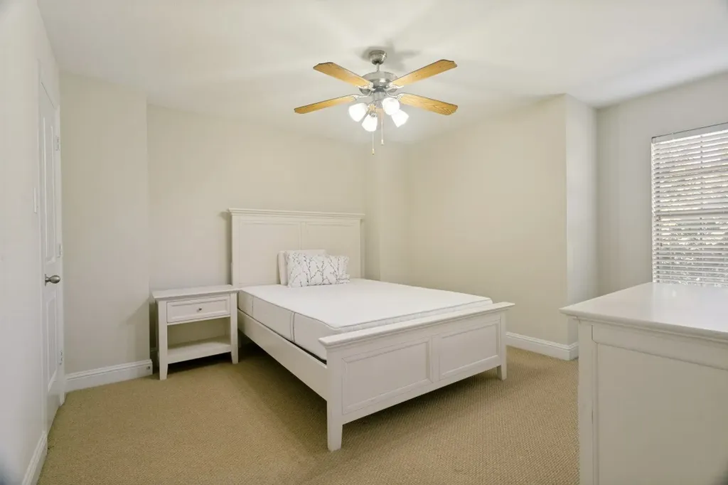 412 S Hampton Court Lewisville TX 75056