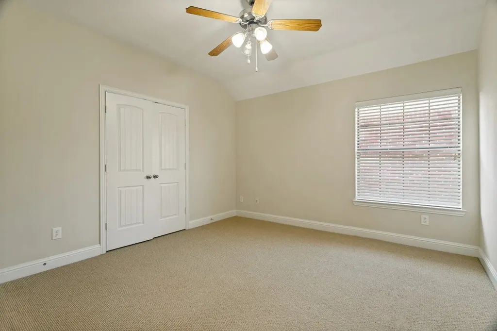 412 S Hampton Court Lewisville TX 75056