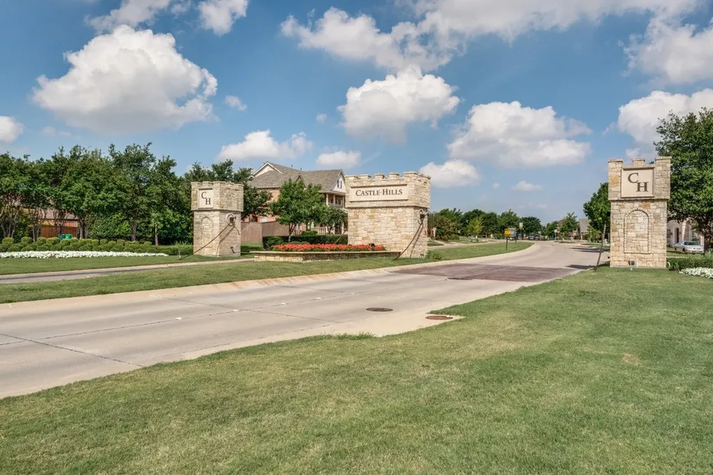 412 S Hampton Court Lewisville TX 75056