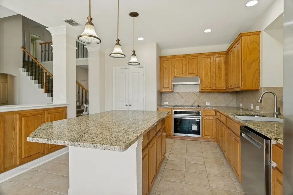 412 S Hampton Court Lewisville TX 75056