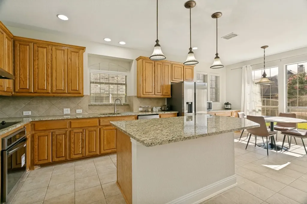 412 S Hampton Court Lewisville TX 75056