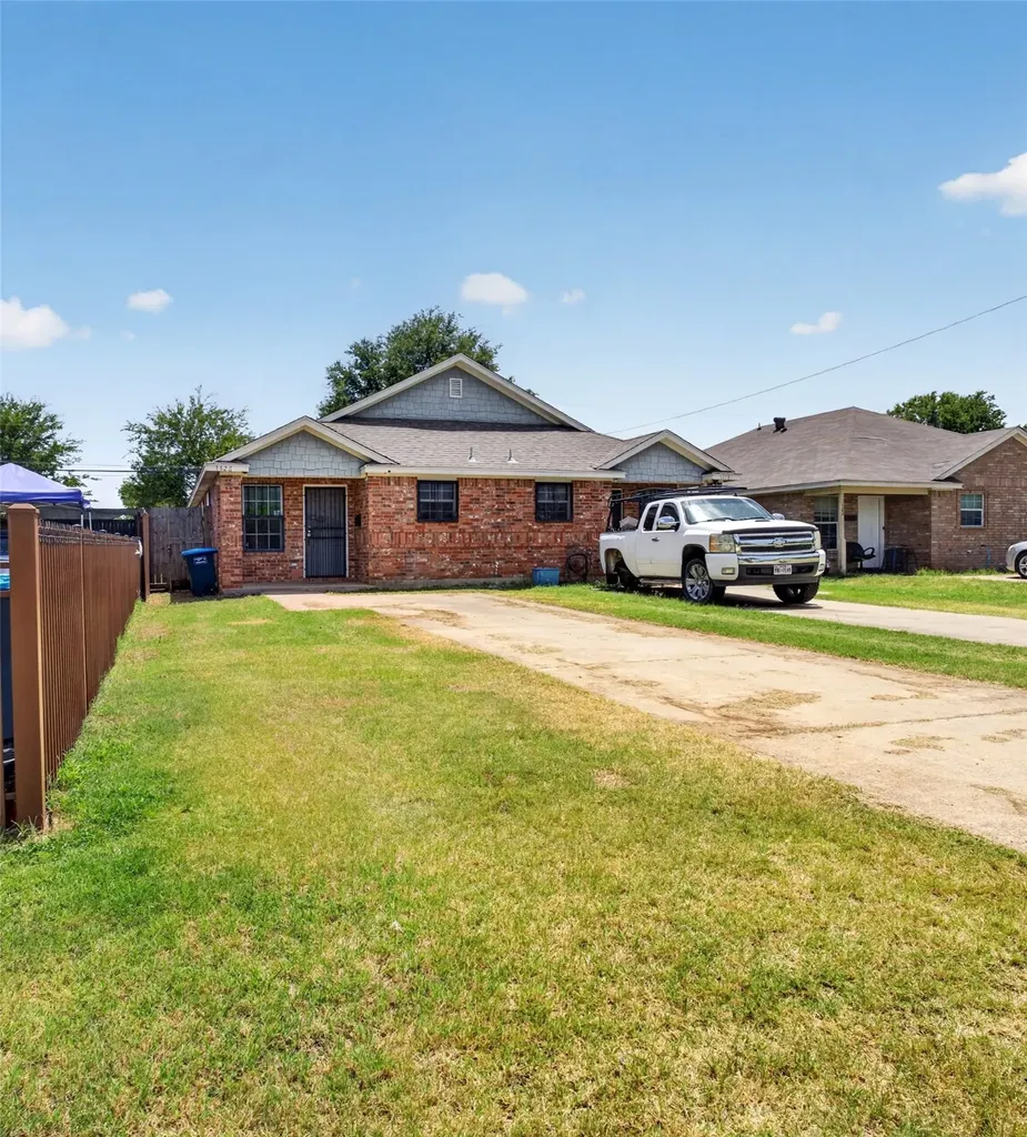 1424 E Mulkey Street Fort Worth TX 76104