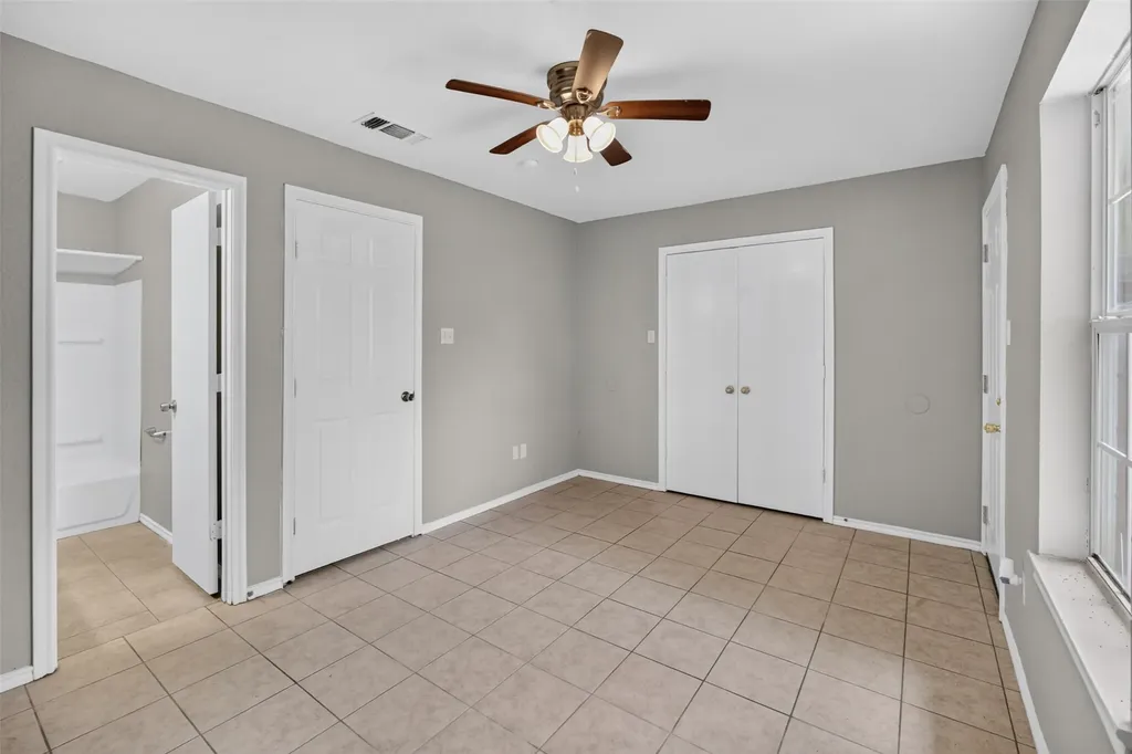1424 E Mulkey Street Fort Worth TX 76104