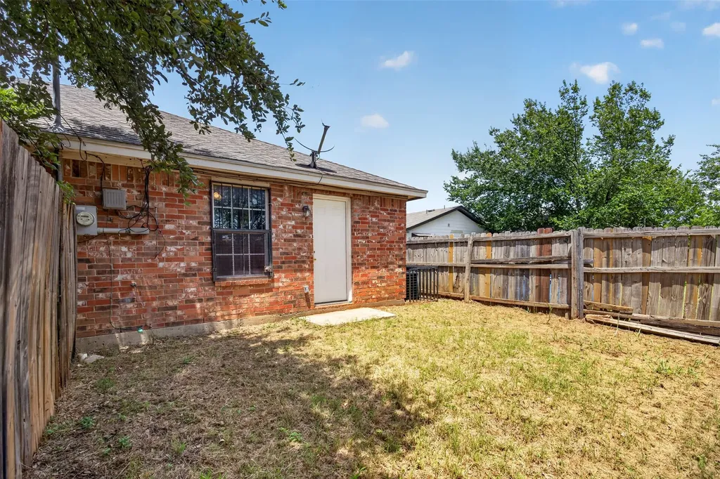 1424 E Mulkey Street Fort Worth TX 76104