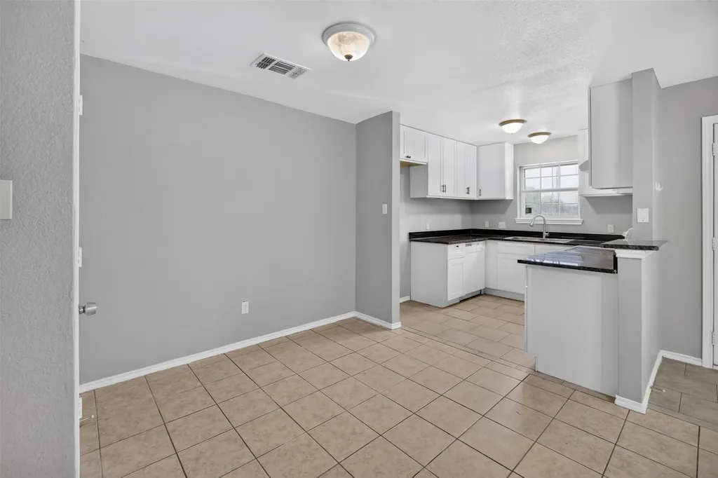 1424 E Mulkey Street Fort Worth TX 76104