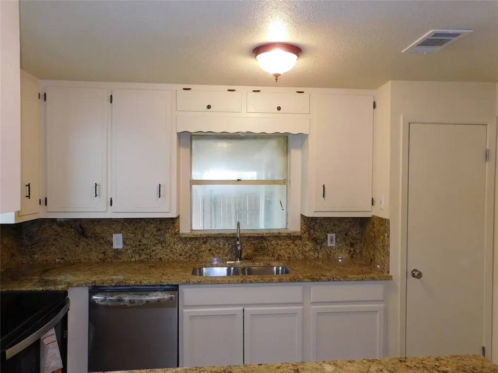 407 NE 4th Street Hubbard TX 76648