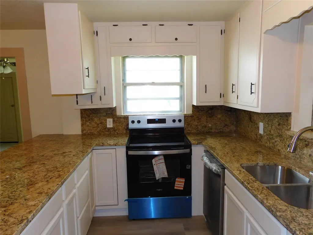 407 NE 4th Street Hubbard TX 76648