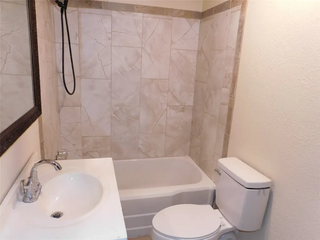 407 NE 4th Street Hubbard TX 76648