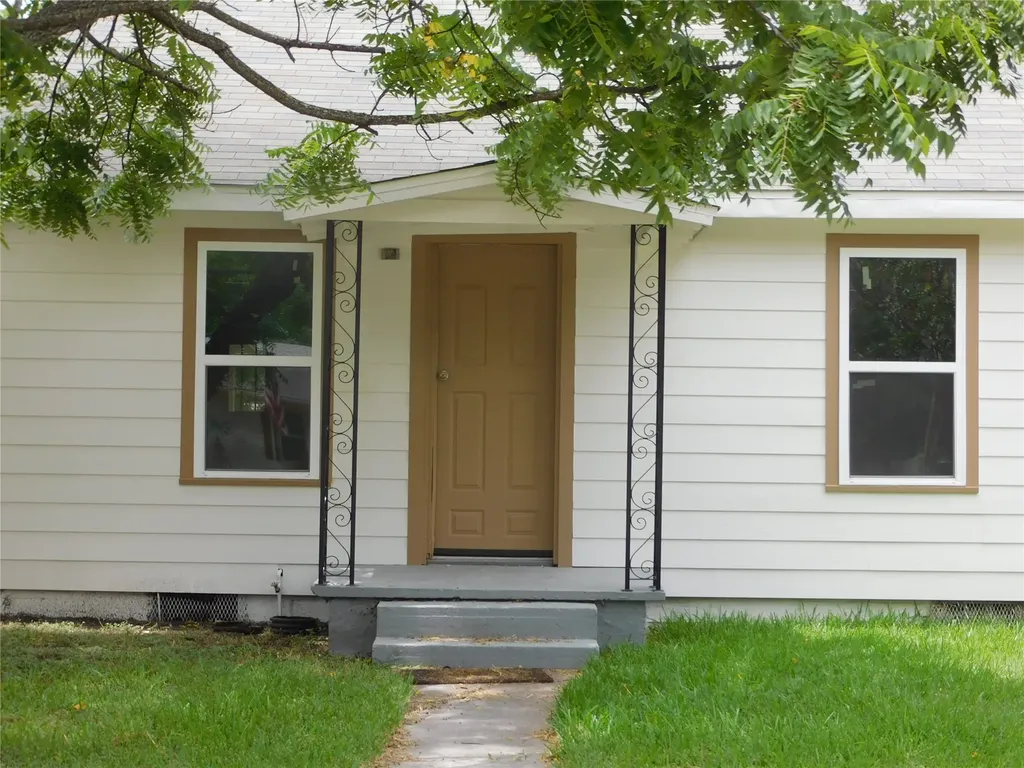407 NE 4th Street Hubbard TX 76648