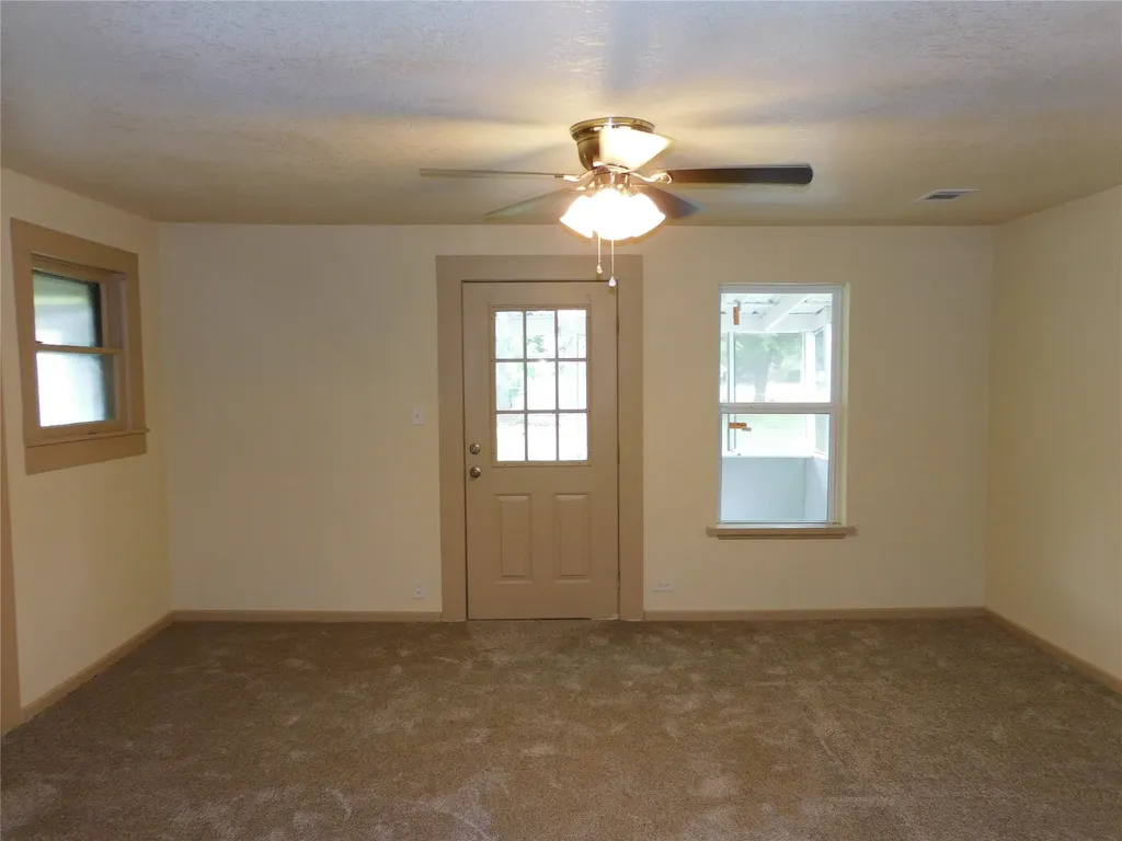 407 NE 4th Street Hubbard TX 76648