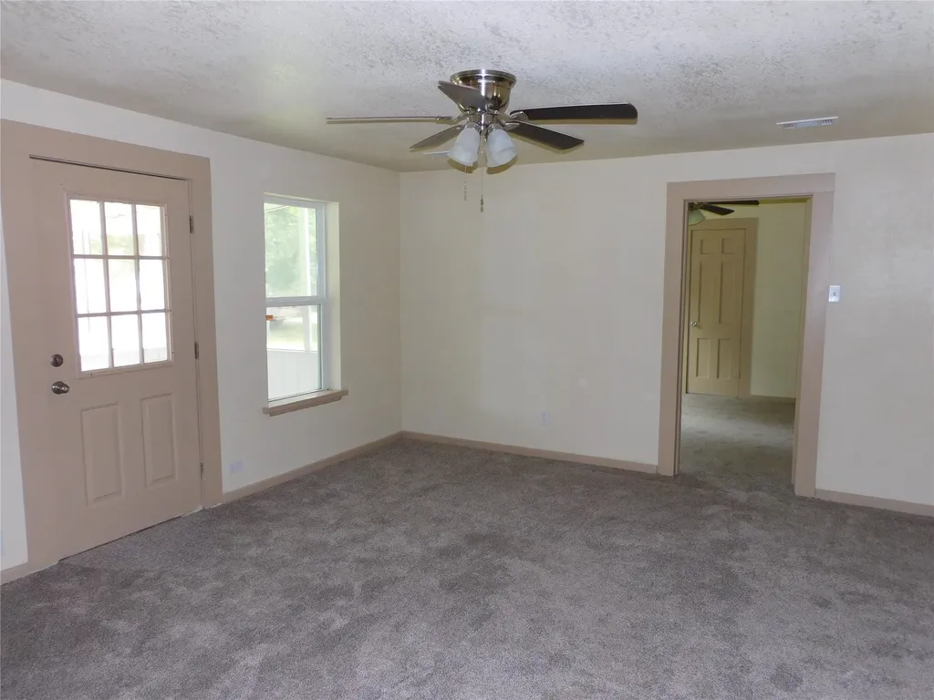 407 NE 4th Street Hubbard TX 76648