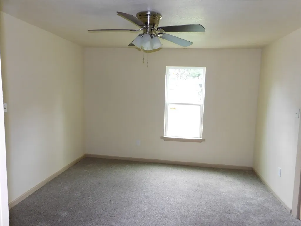 407 NE 4th Street Hubbard TX 76648
