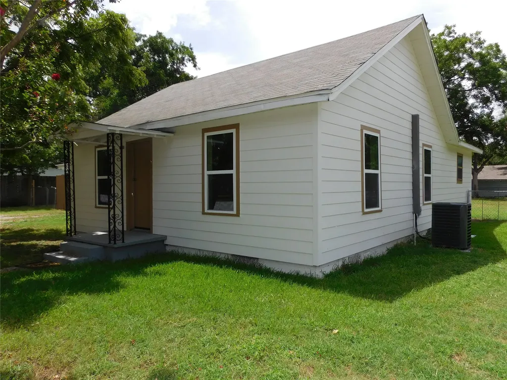407 NE 4th Street Hubbard TX 76648