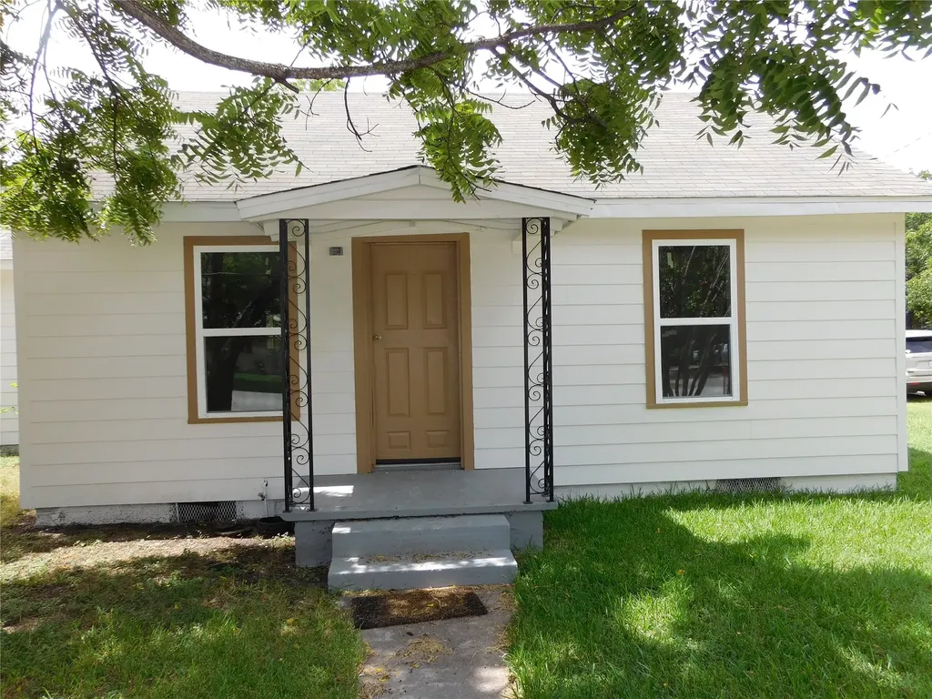 407 NE 4th Street Hubbard TX 76648