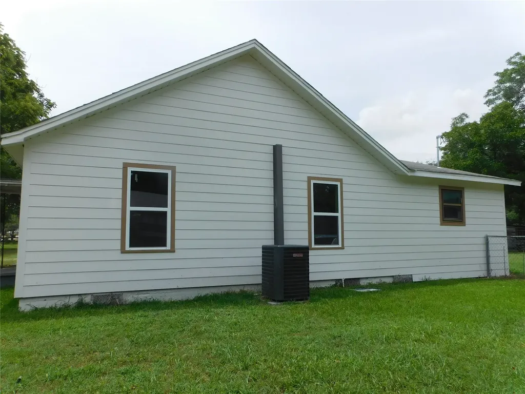 407 NE 4th Street Hubbard TX 76648