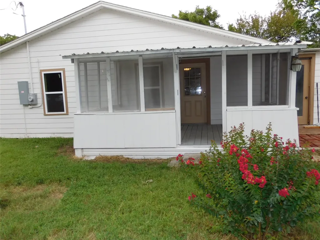 407 NE 4th Street Hubbard TX 76648