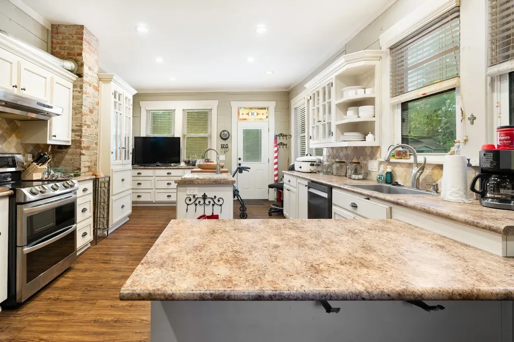 1213 & 1305 Pine Bluff Street Paris TX 75460