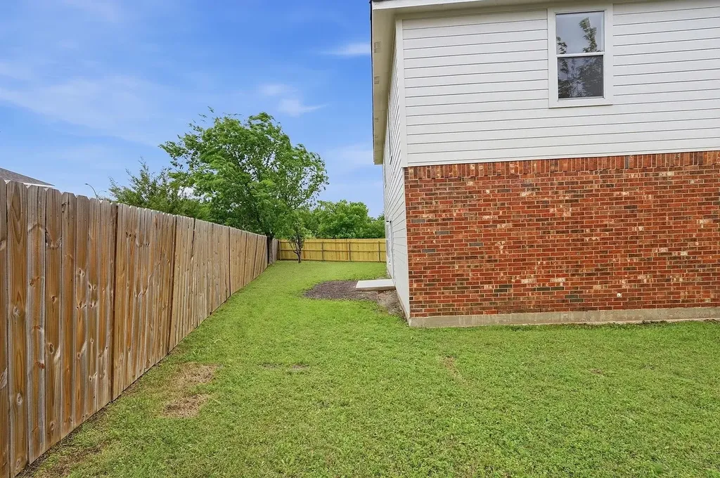 725 Parkford Lane Arlington TX 76001