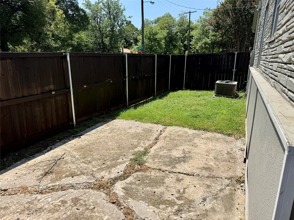 131 E Hull Street Denison TX 75021