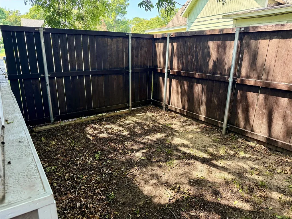 131 E Hull Street Denison TX 75021