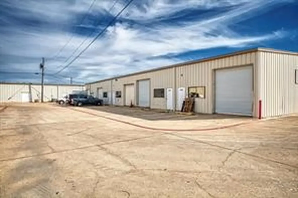 817 S Mill Street Lewisville TX 75057