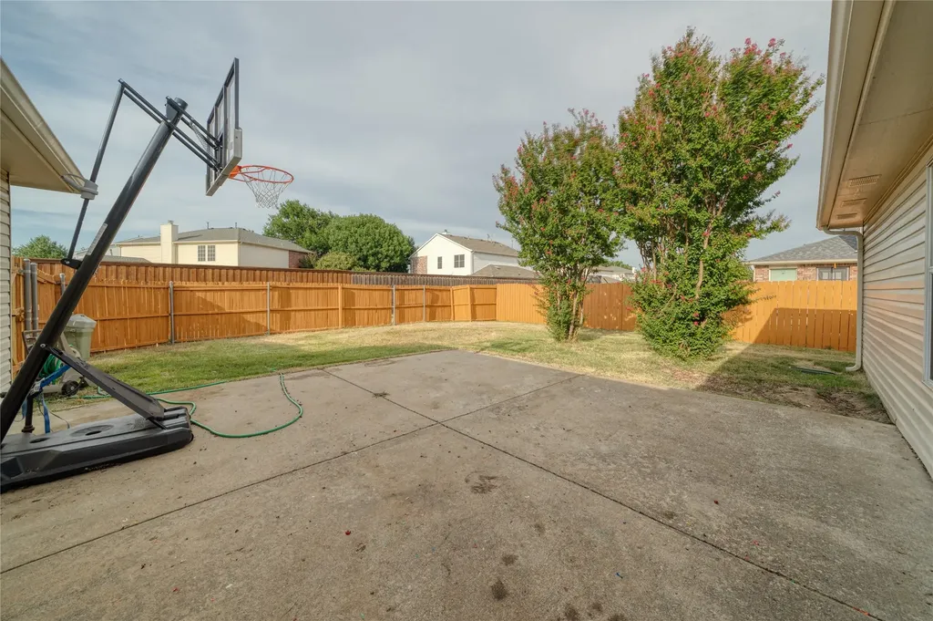 905 Meadowgate Drive Allen TX 75002