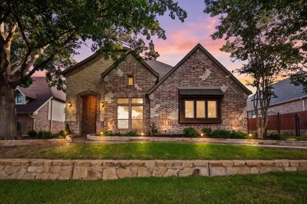 620 Highview Lane Hurst TX 76054