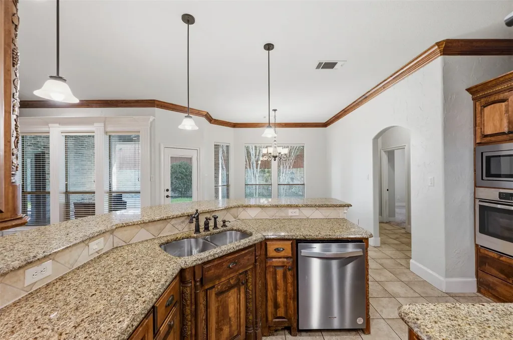 620 Highview Lane Hurst TX 76054