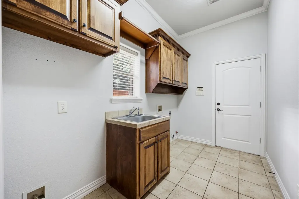 620 Highview Lane Hurst TX 76054