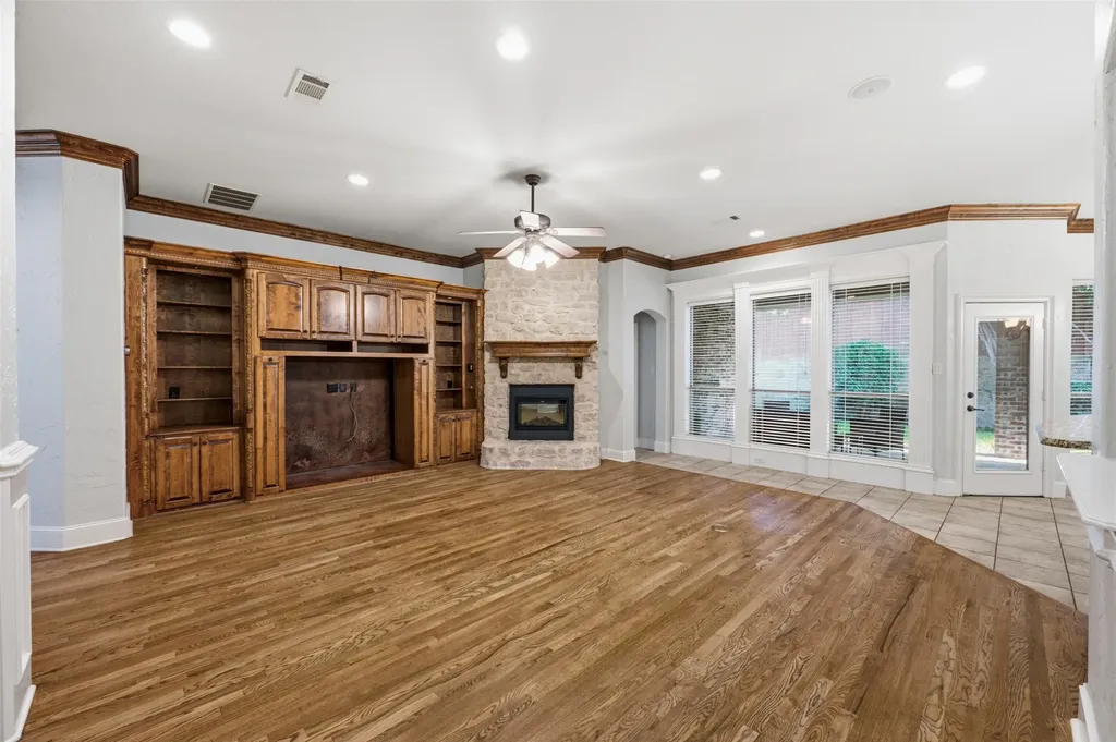 620 Highview Lane Hurst TX 76054