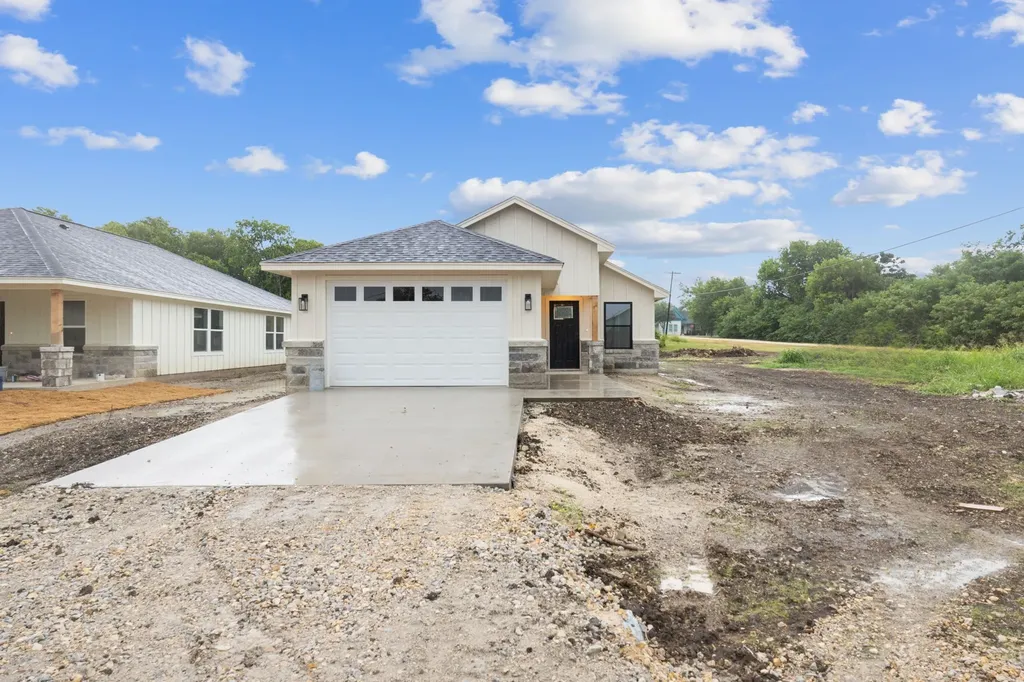 129 Avenue B Moody TX 76557