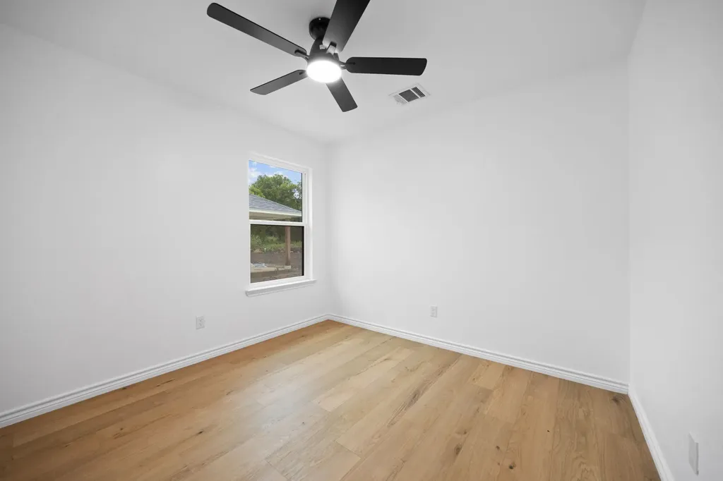 129 Avenue B Moody TX 76557