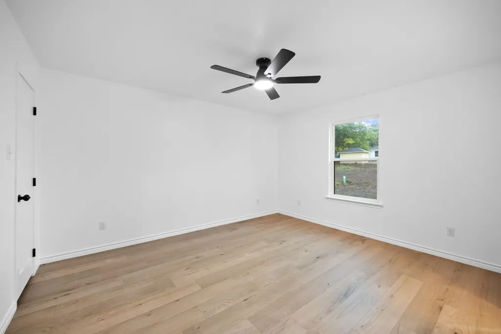 129 Avenue B Moody TX 76557