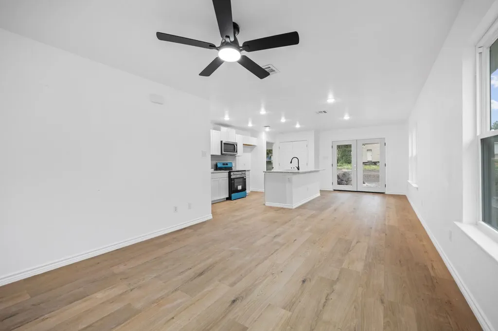 129 Avenue B Moody TX 76557