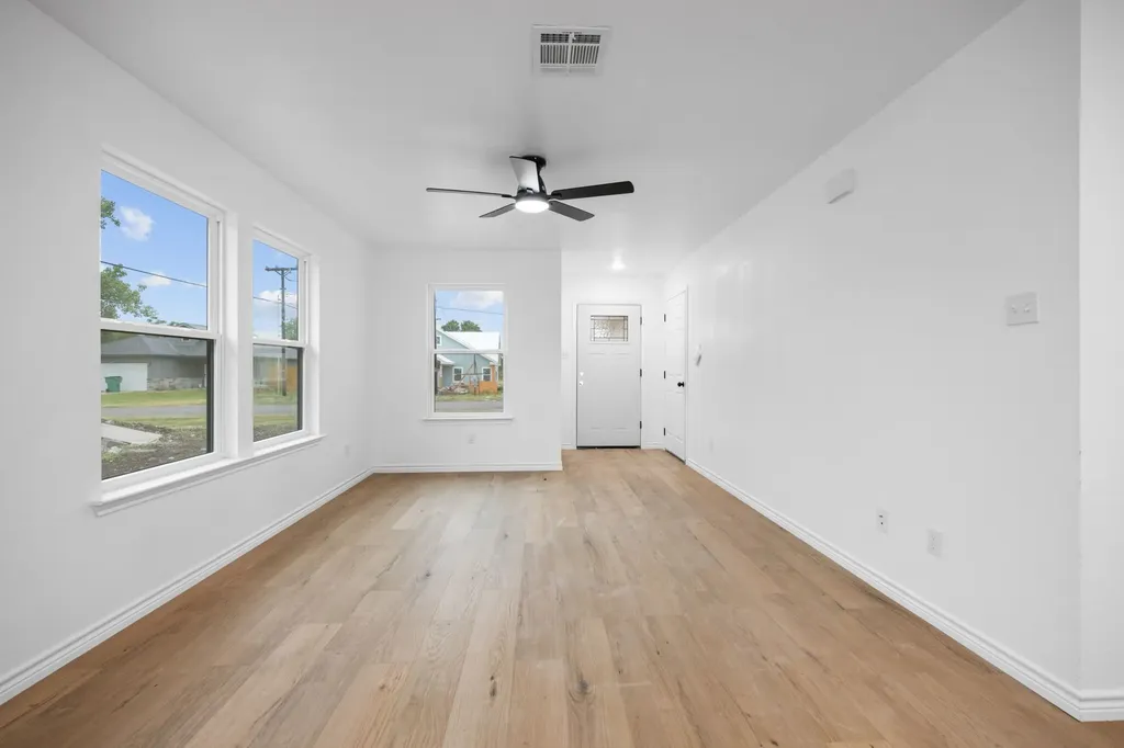 129 Avenue B Moody TX 76557