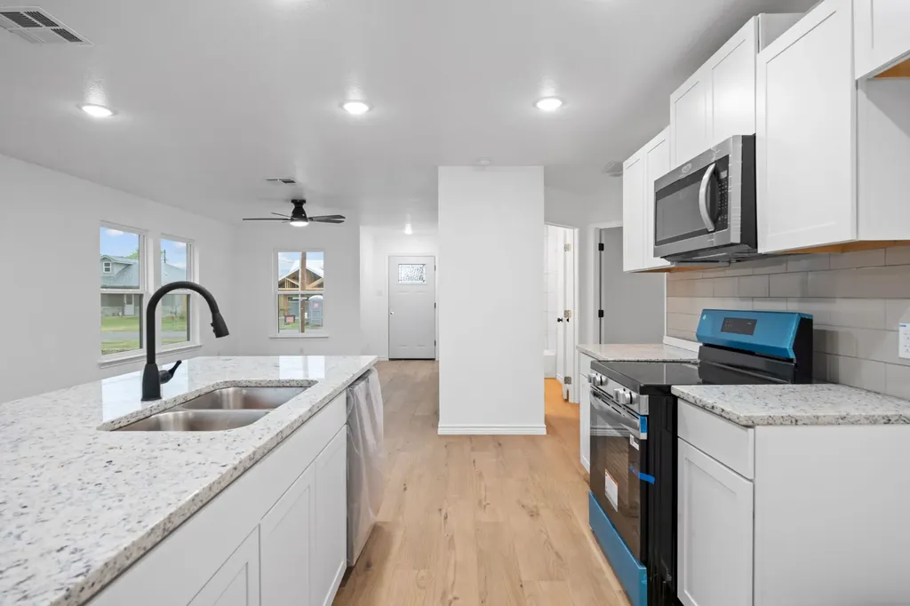 129 Avenue B Moody TX 76557