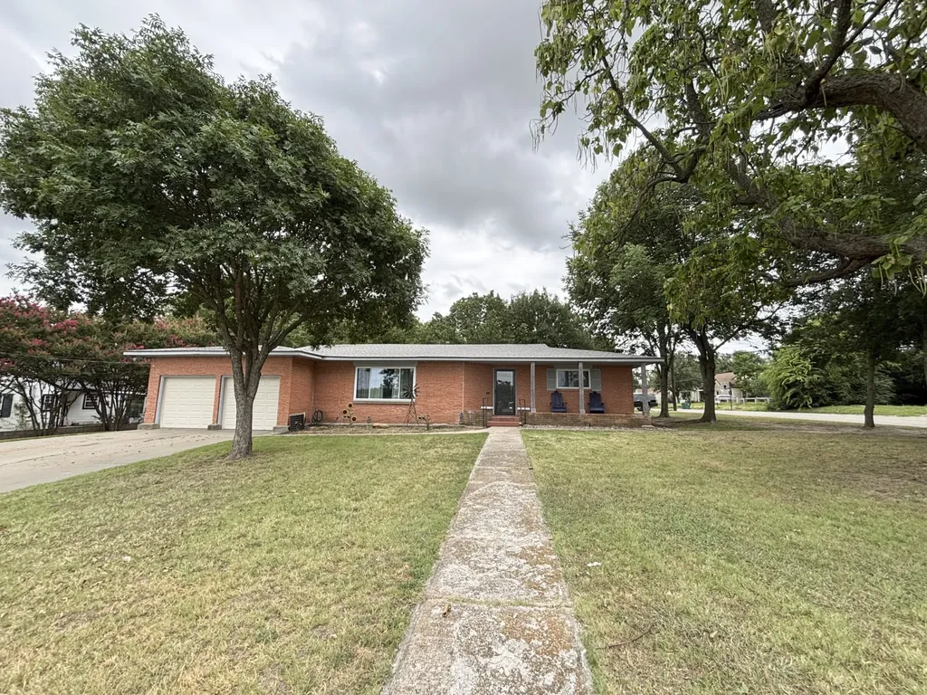 305 Rock Street Bowie TX 76230